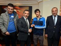 Başarılı sporcu altınla ödüllendirildi