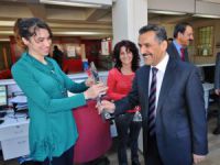 Vali Osman Kaymak’tan Kadınlara Karanfil