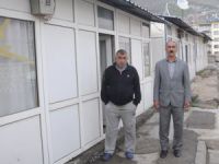 Barakada kalan kardeşler yardım bekliyor