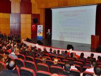 Kamu çalışanlarına “Mutlu Olmanın Yolları’’ konulu konferans verildi