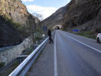 Cümeysa’nın kaybolduğu Pülümür Çayı kenarındaki yola bariyer yapıldı