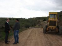 Köy yollarında onarım çalışması