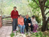 Hayatını engelli 4 çocuğuna adadı