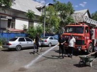 Belediye Ekipleri Cadde ve Sokakları Yıkadı