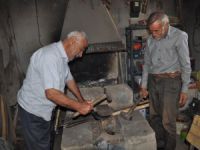 Dersim’in tek demirci ustası destek bekliyor