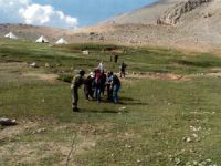 Yaylada rahatsızlanan kadın helikopterle hastaneye kaldırıldı