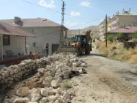 Hozat'ta yol ve çevre düzenlemesi çalışmaları