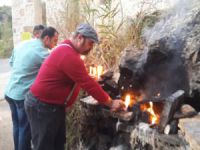 Barış için mum yakıp dua ettiler