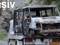 Tunceli'de yol kesen PKK’lılar bir minibüsü yaktı