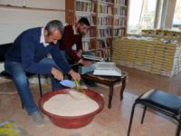 Komünist Başkan, Nohut ve Fasulye Parasıyla Öğrencilere Burs Veriyor