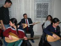 Vali Kaymak, Müzik Kurslarını Ziyaret Etti