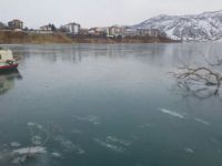 Uzunçayır Barajı Buz Tuttu