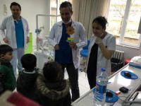 Minik öğrencilerden doktorlara Tıp Bayramı ziyareti