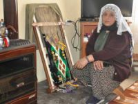 El emeği ürünlerle evini geçindiriyor