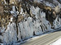 Dersim’de ağlayan kayalar buz tuttu