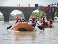 Dicle raftingle buluştu, tarihi köprüde heyacan dolu anlar yaşandı