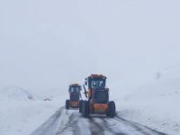 86 köy yolunu ulaşıma açma çalışmaları sürüyor