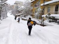 Hastalanan bebeği zabıta hastaneye ulaştırdı