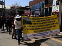 Dersim Belediyesi önünde vatandaşlardan 'katı atık' projesine tepki