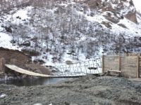 Kazanç Mezrasında, Munzur Çayı Üzerine Çelik Halatlı Asma Köprü Yapıldı