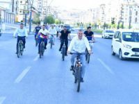 Başkan Çınar, mesaiye bisikletle geldi
