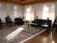 Erzurum Valisi Okay Memiş’ten Rektör Çomaklı’ya tebrik ziyareti