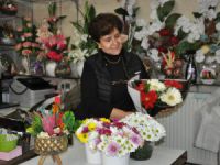 Kars’ta çiçekler öğretmenler için hazırlanıyor