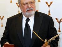 Oscarlı yönetmen Fransız madalyasını iade etti!