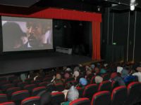 Depremzede öğrenciler için sinema etkinliği düzenlendi