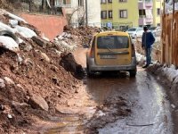 Sarı Saltuk İlkokulu Çevresinde Hafriyat Tehlikesi: Öğrenciler ve Sürücüler Risk AltındaSarı Saltuk