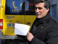 Tuncelili Muhtar Hakan Şükür'e 70 Lira Gönderip Yorumculuk Yapmasını Protesto Etti