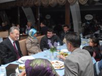 Vali Mustafa Taşkesen, Depremzede Ailelerle Yemekte Bir araya Geldi