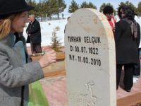 Turhan Selçuk mezarı başında anıldı