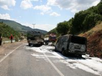 PKK, yol kesip araç yaktı