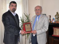 Dersimspor’dan Güyüldar’a Plaket