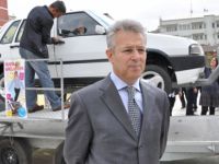 Vali Taşkesen, emniyet kemeri simülatör aracını inceledi