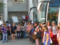 Tunceli gençlerini geziye gönderiyor