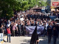 Binlerce kişi, siyah kıyafet giyerek Soma için yürüdü