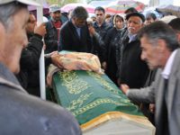 Patlamada hayatını kaybedenler toprağa verildi