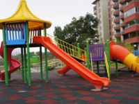 Çocuk oyun alanlarına kauçuk döşendi