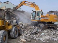 Riskli bulunan 124 kamu binası yıkıldı