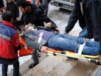 Çatıdan Düşen Kar Vatandaşı Yaraladı