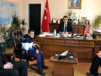 Ovacık Kaymakamı, Başarılı Kayakçıyı Ödüllendirdi
