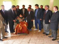 Kaymakamlıktan engelli kıza akülü tekerlekli sandalye