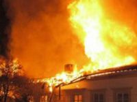 Köyde Yangın 4 Evi Kül Etti: 1 Ölü