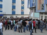 AK Parti İl Başkanlığını İşgal Etmek İsteyenlere Polis Müdahale Etti