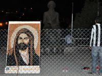 Gözaltıları protesto etmek için durdu!
