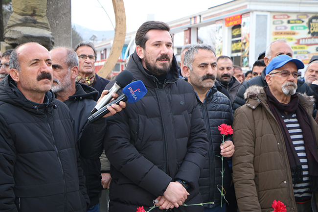 dersim’de,-depremde-yasamini-yitirilenler-anildi-(2).jpg