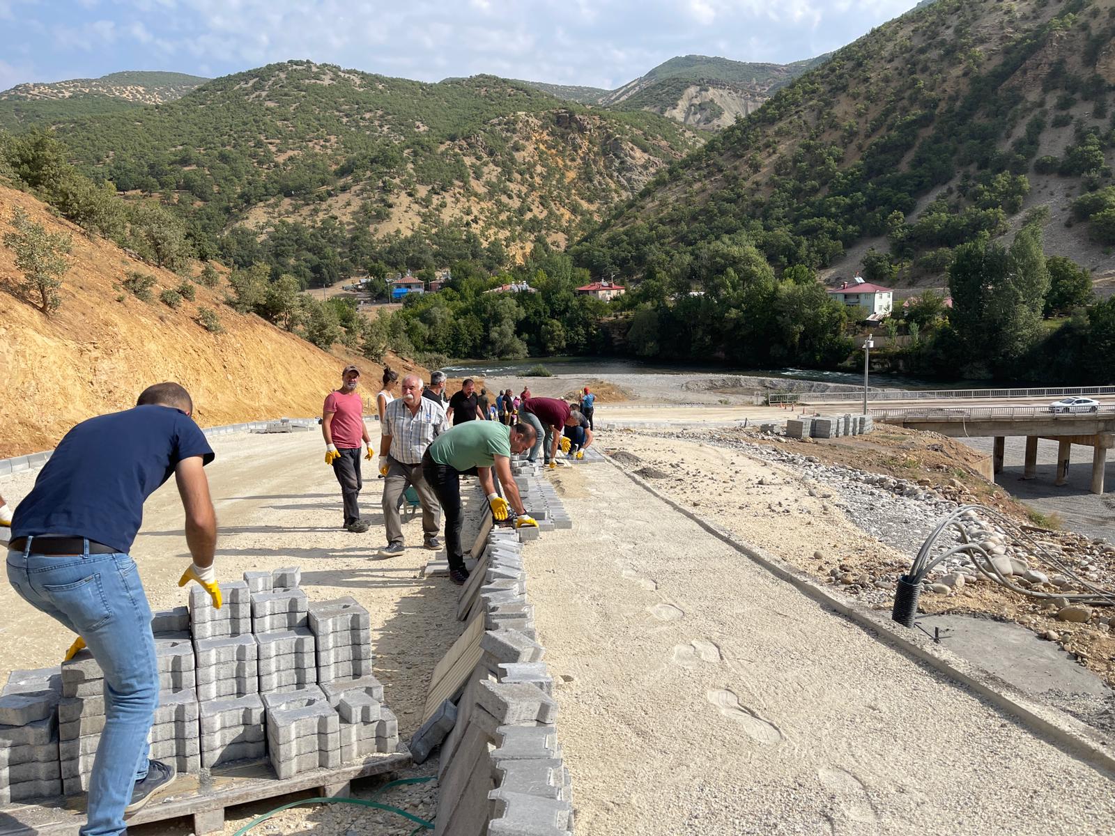 dersimde-kolektif-yol-calismasi-yapildi-(3).jpg