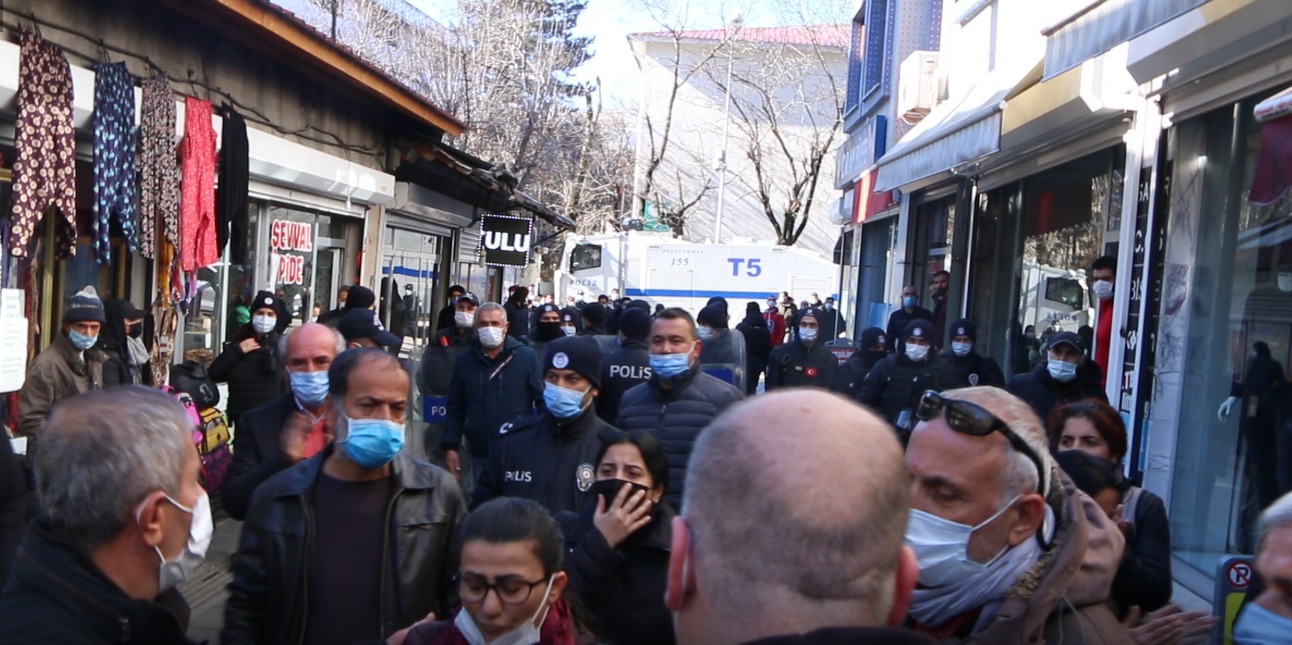 hdp’nin-aciklamasina-polis-ablukasi-(3).jpg